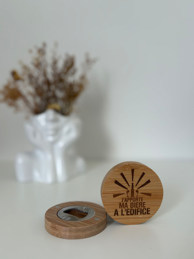Décapsuleur aimanté "J'apporte ma bière à l'édifice"