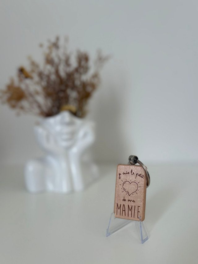 Porte clé "Je suis le petit soleil de ma mamie"