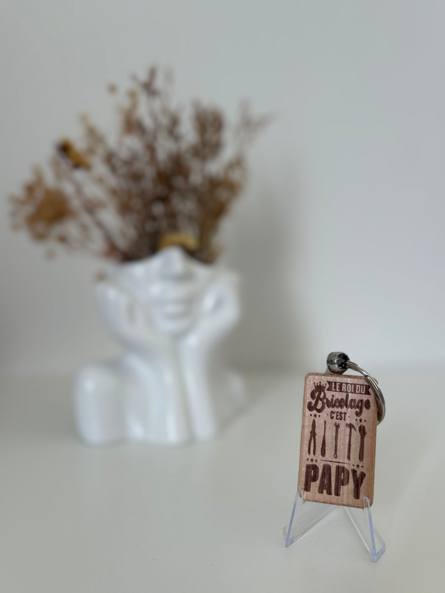 Porte clé "Le roi du bricolage c'est Papy"