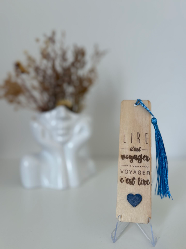 Marque page "lire c'est voyager , voyager c'est lire"