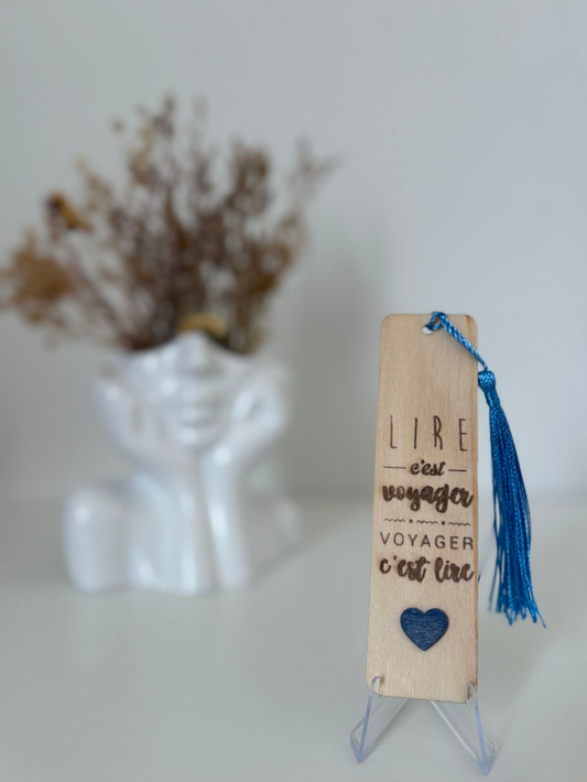 Marque page "lire c'est voyager , voyager c'est lire"
