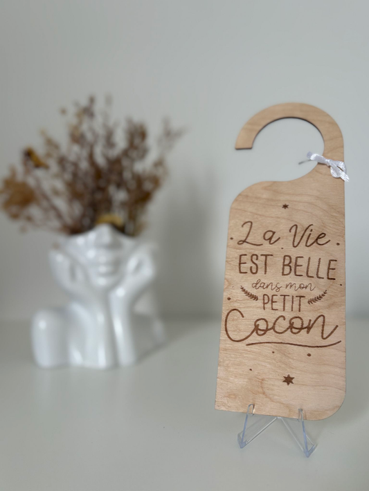 Accroche porte "La vie est belle dans mon petit cocon"